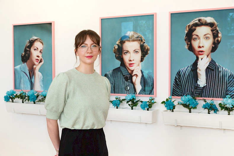 Antonia Gruber: GOOD WIFE. Ausstellungsansicht Kebbel Villa 2024. Foto: Clemens Mayer
