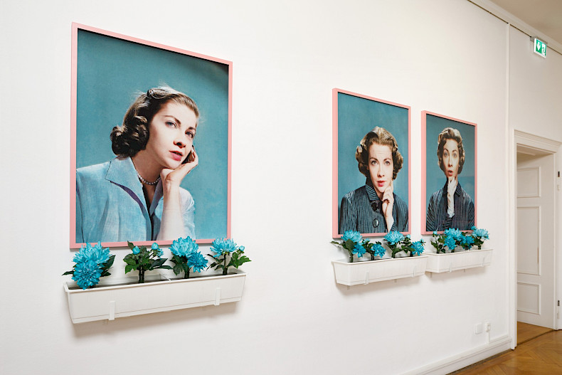 Antonia Gruber: GOOD WIFE. Ausstellungsansicht Kebbel Villa 2024. Foto: Clemens Mayer