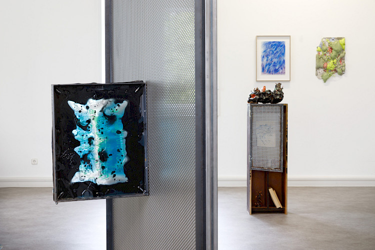 Kateřina Dobroslava Drahošová & Patrick Ostrowsky: homie. Ausstellungsansicht Kebbel Villa 2024. Foto: Clemens Mayer