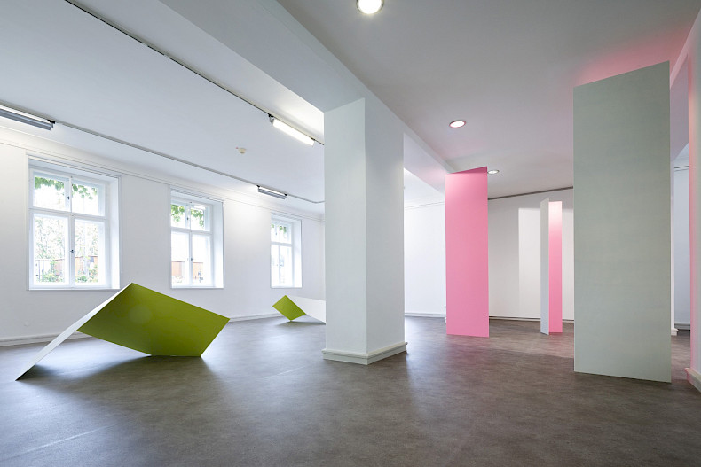 Madeleine Boschan, Claiming space without ever taking space from space, Ausstellungsansicht 2024, Kebbel Villa, Schwandorf