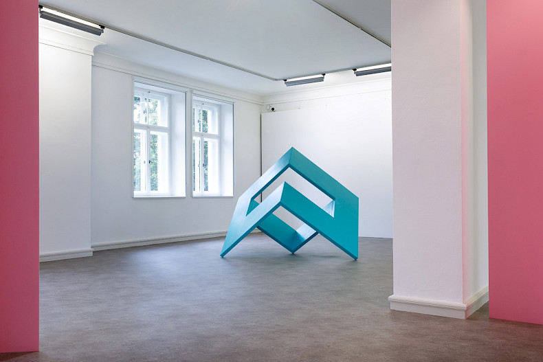 Madeleine Boschan, Claiming space without ever taking space from space, Ausstellungsansicht 2024, Kebbel Villa, Schwandorf