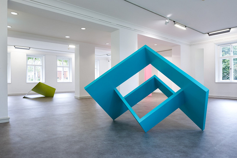 Madeleine Boschan, Claiming space without ever taking space from space, Ausstellungsansicht 2024, Kebbel Villa, Schwandorf