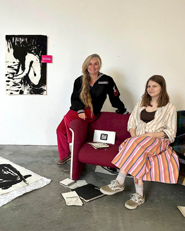 Von links: Die Künstlerinnen Isabella Trybula und Katja Sparf (Foto © Daniela Siegl)