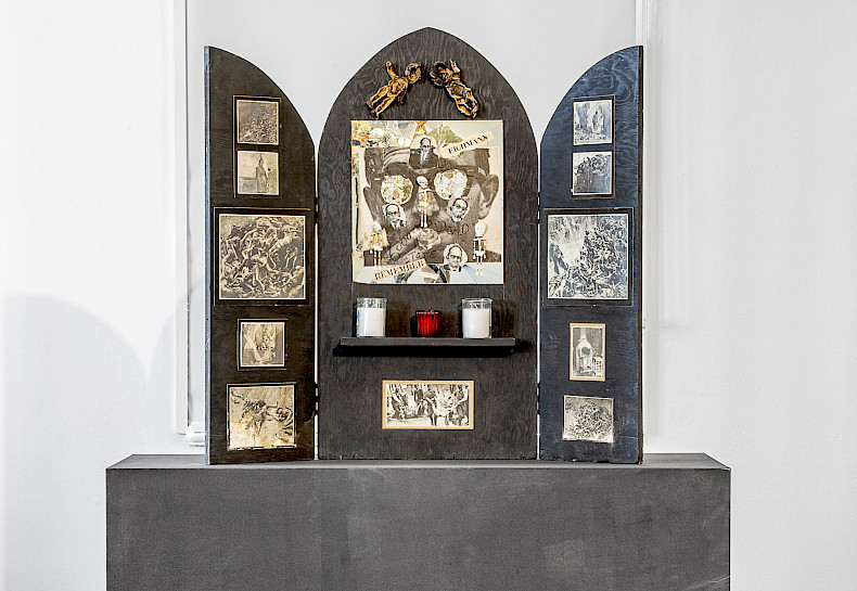 Sam Goodman: Eichmann Remember (Eichmann Triptych), c. 1961, Collage und Fundobjekte auf Holzkonstruktion, 99 × 91 cm (Foto: Marcus Rebmann)