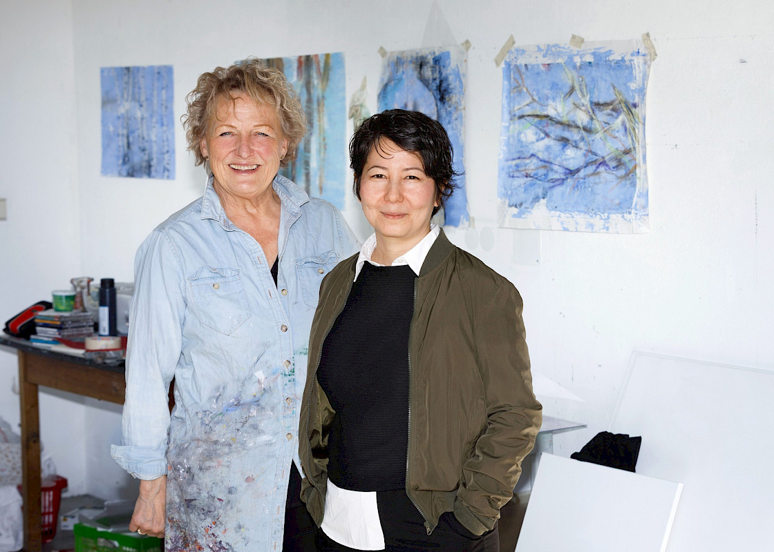 Von links: Die Künstlerinnen Jutta Brunsteiner und Debora Ando (Foto © Clemens Mayer)