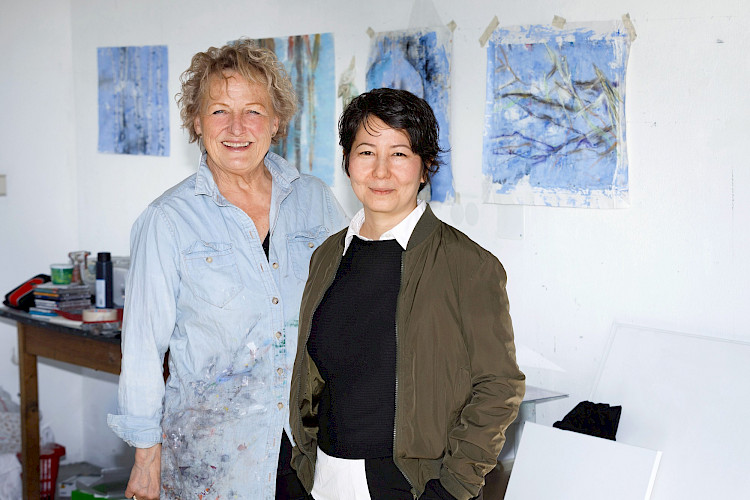 Von links: Die Künstlerinnen Jutta Brunsteiner und Debora Ando (Foto © Clemens Mayer)